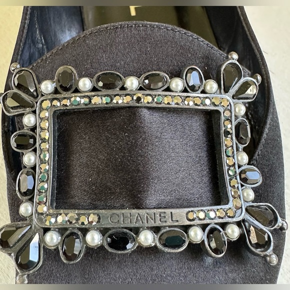 Gorgeous black silk CHANEL flats in size 7.5. - Picture 3 of 7